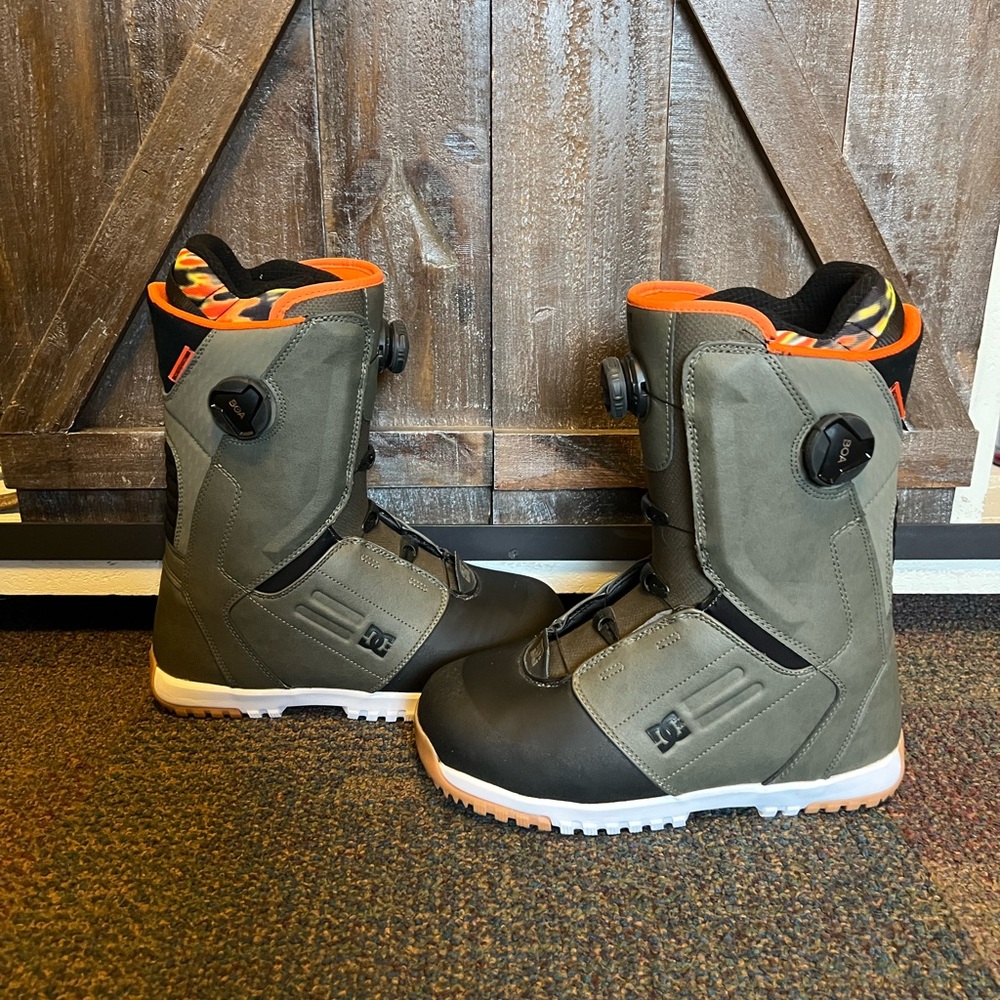 DC Snowboard Boots in Black and Olive